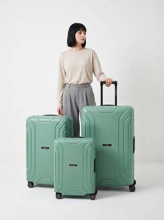 Redolz Essentials 15 Sada kufrů na 4 kolečkách, 3-dílná, s tříbodovým zapínáním Redolz Essentials 15 Sada kufrů na 4 kolečkách, 3-dílná, s tříbodovým zapínáním