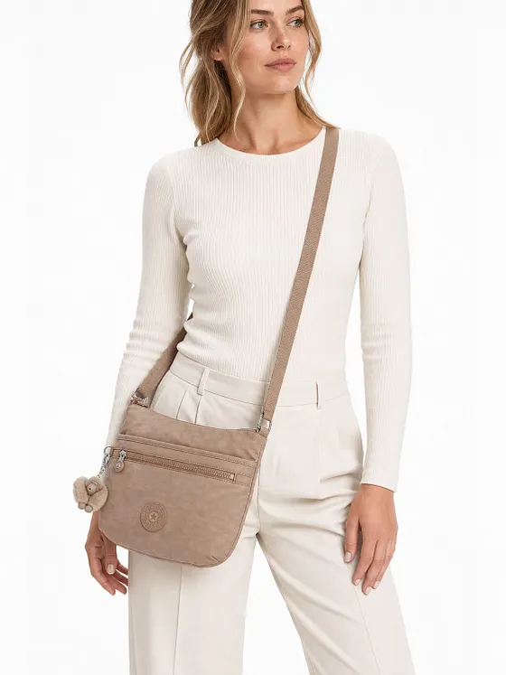 Kipling Basic Arto Crossbody taška 29 cm Kipling Basic Arto Crossbody taška 29 cm