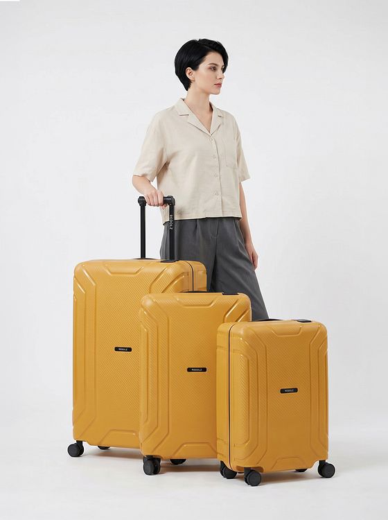 Redolz Essentials 15 Sada kufrů na 4 kolečkách, 3-dílná, s tříbodovým zapínáním Redolz Essentials 15 Sada kufrů na 4 kolečkách, 3-dílná, s tříbodovým zapínáním