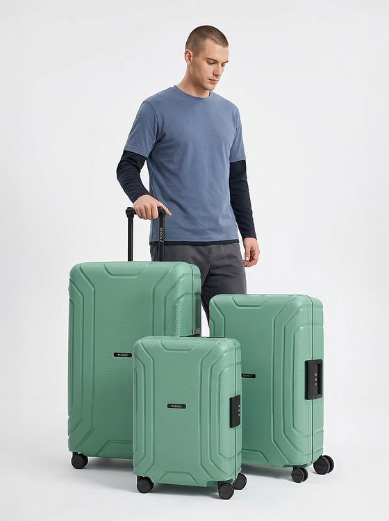 Redolz Essentials 15 Sada kufrů na 4 kolečkách, 3-dílná, s tříbodovým zapínáním Redolz Essentials 15 Sada kufrů na 4 kolečkách, 3-dílná, s tříbodovým zapínáním