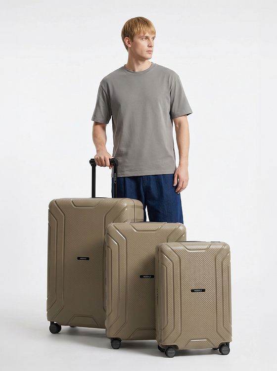 Redolz Essentials 15 Sada kufrů na 4 kolečkách, 3-dílná, s tříbodovým zapínáním Redolz Essentials 15 Sada kufrů na 4 kolečkách, 3-dílná, s tříbodovým zapínáním