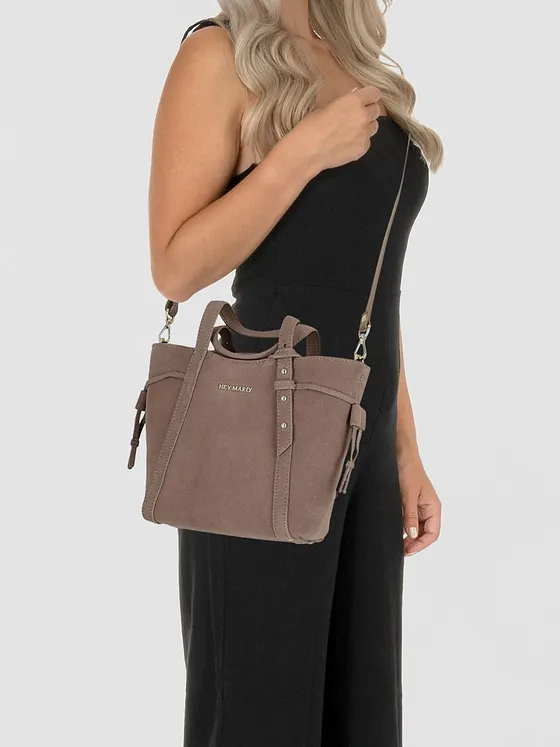 Hey Marly Pretty Wonder Suede Crossbody taška S Kůže 29 cm Hey Marly Pretty Wonder Suede Crossbody taška S Kůže 29 cm