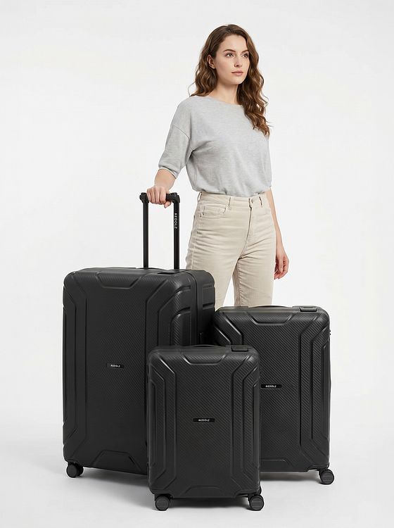 Redolz Essentials 15 Sada kufrů na 4 kolečkách, 3-dílná, s tříbodovým zapínáním Redolz Essentials 15 Sada kufrů na 4 kolečkách, 3-dílná, s tříbodovým zapínáním