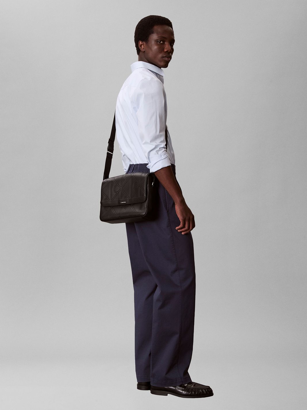 Calvin Klein Embossed Mensajero 30 cm