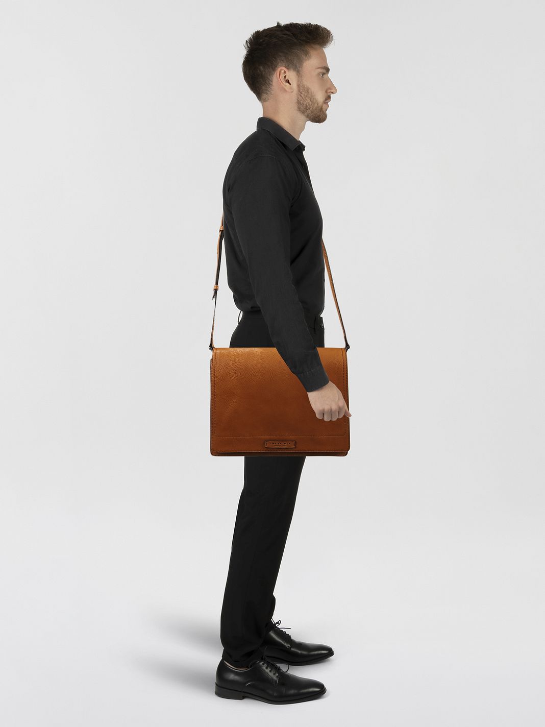 The Bridge Leone Cartella Messenger Vera Pelle 35 cm Vano porta PC The Bridge Leone Cartella Messenger Vera Pelle 35 cm Vano porta PC