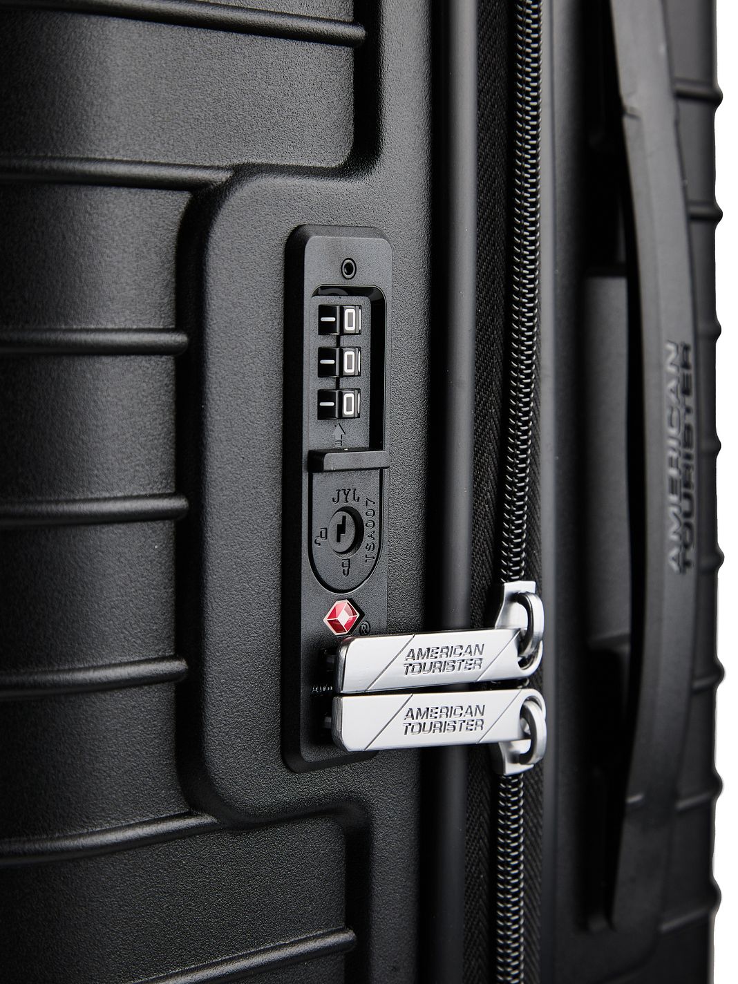 American Tourister Roadrush 4-hjulig Resväskset 3-delad med expansionsveck American Tourister Roadrush 4-hjulig Resväskset 3-delad med expansionsveck