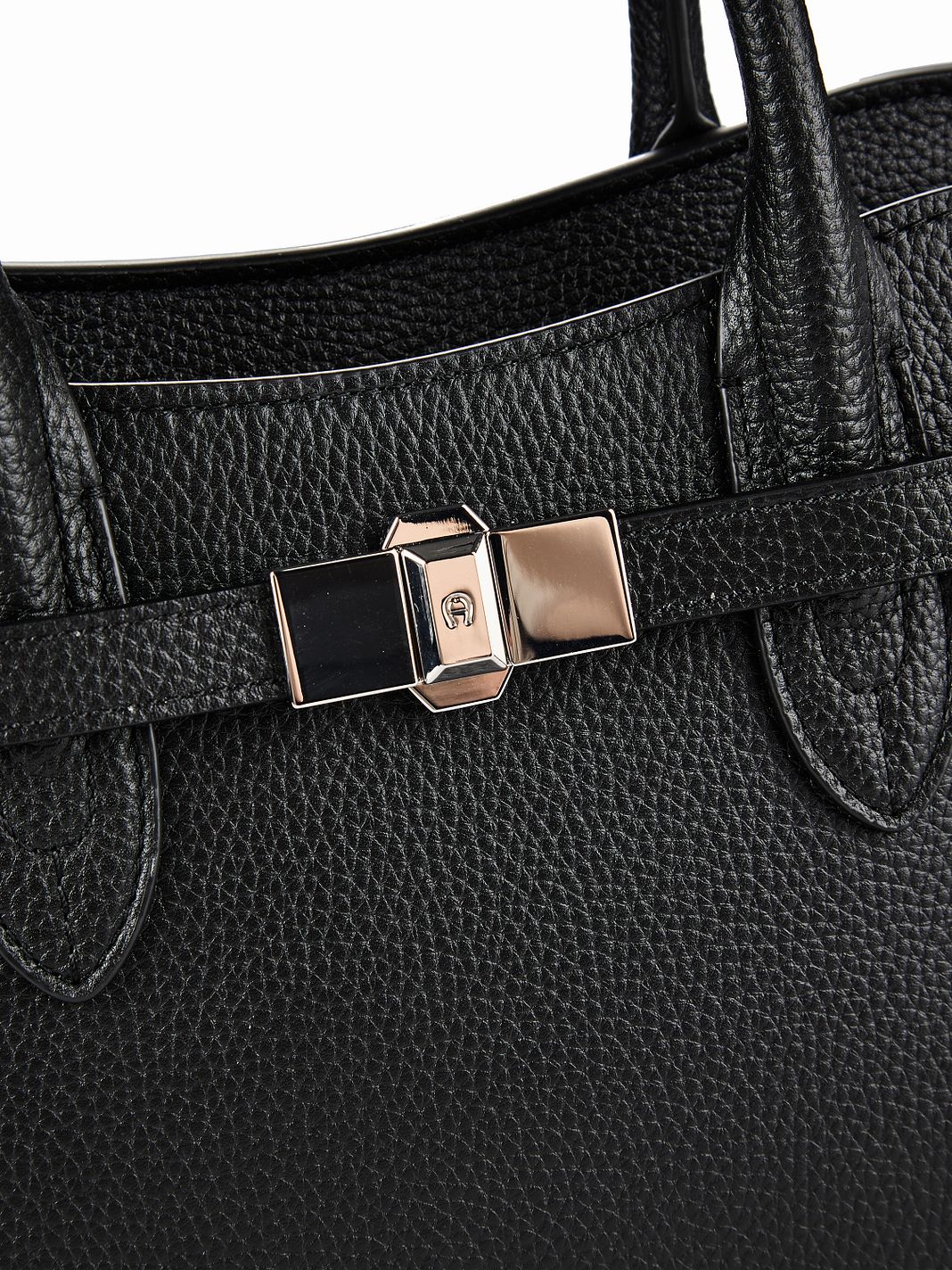 AIGNER Farah Borsa a tracolla M Vera Pelle 28 cm AIGNER Farah Borsa a tracolla M Vera Pelle 28 cm
