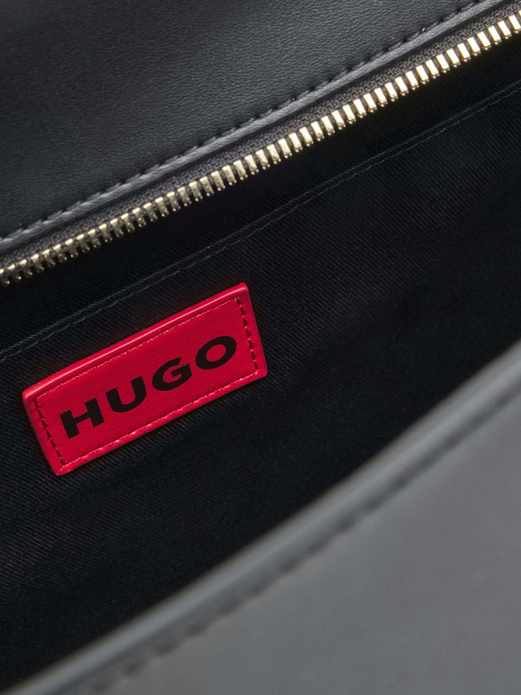 Hugo Yorih Borsa a spalla 47 cm Hugo Yorih Borsa a spalla 47 cm