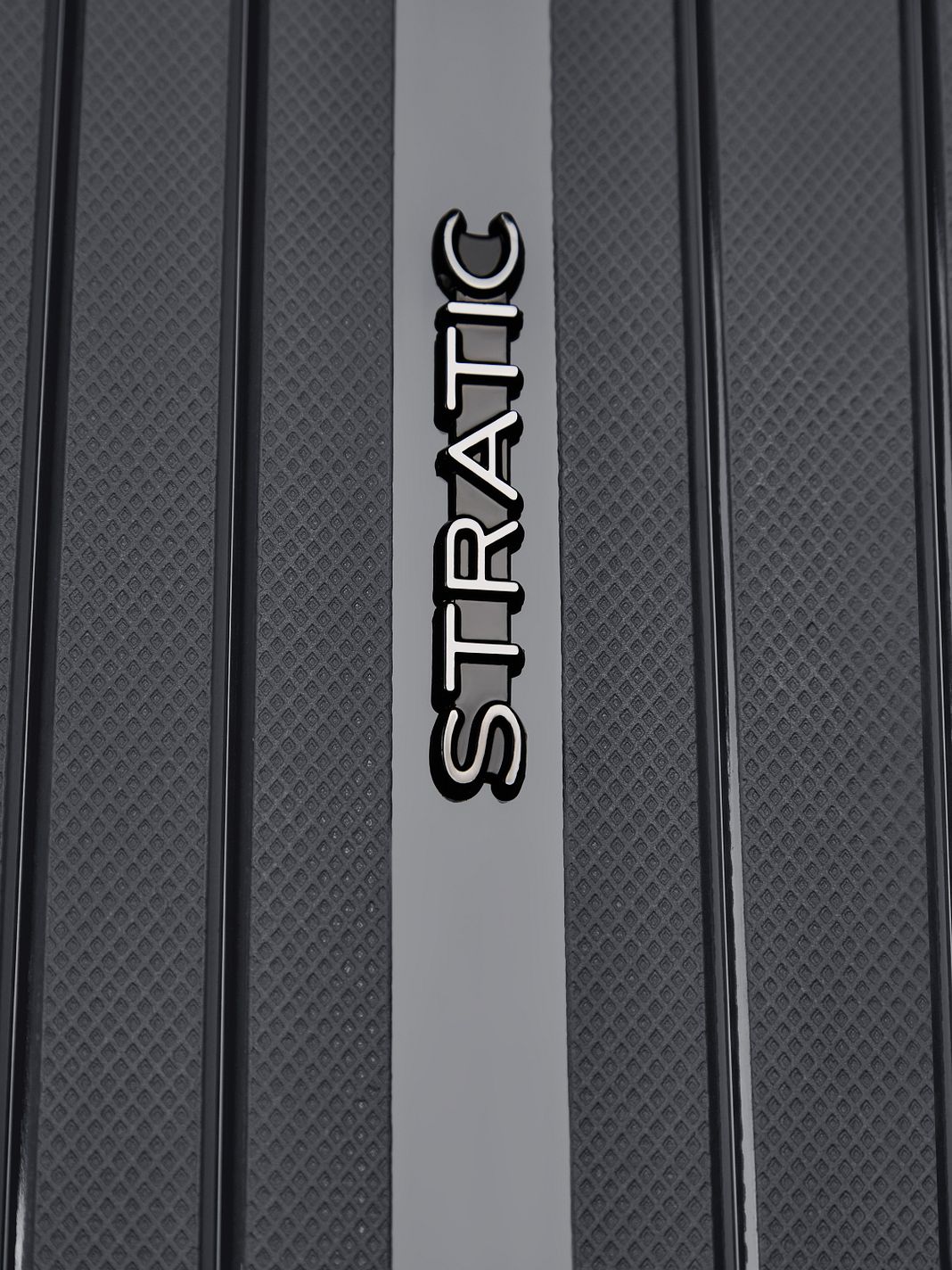 Stratic Shine 4 ruedas Trolley 66 cm Con asa expansible Stratic Shine 4 ruedas Trolley 66 cm Con asa expansible