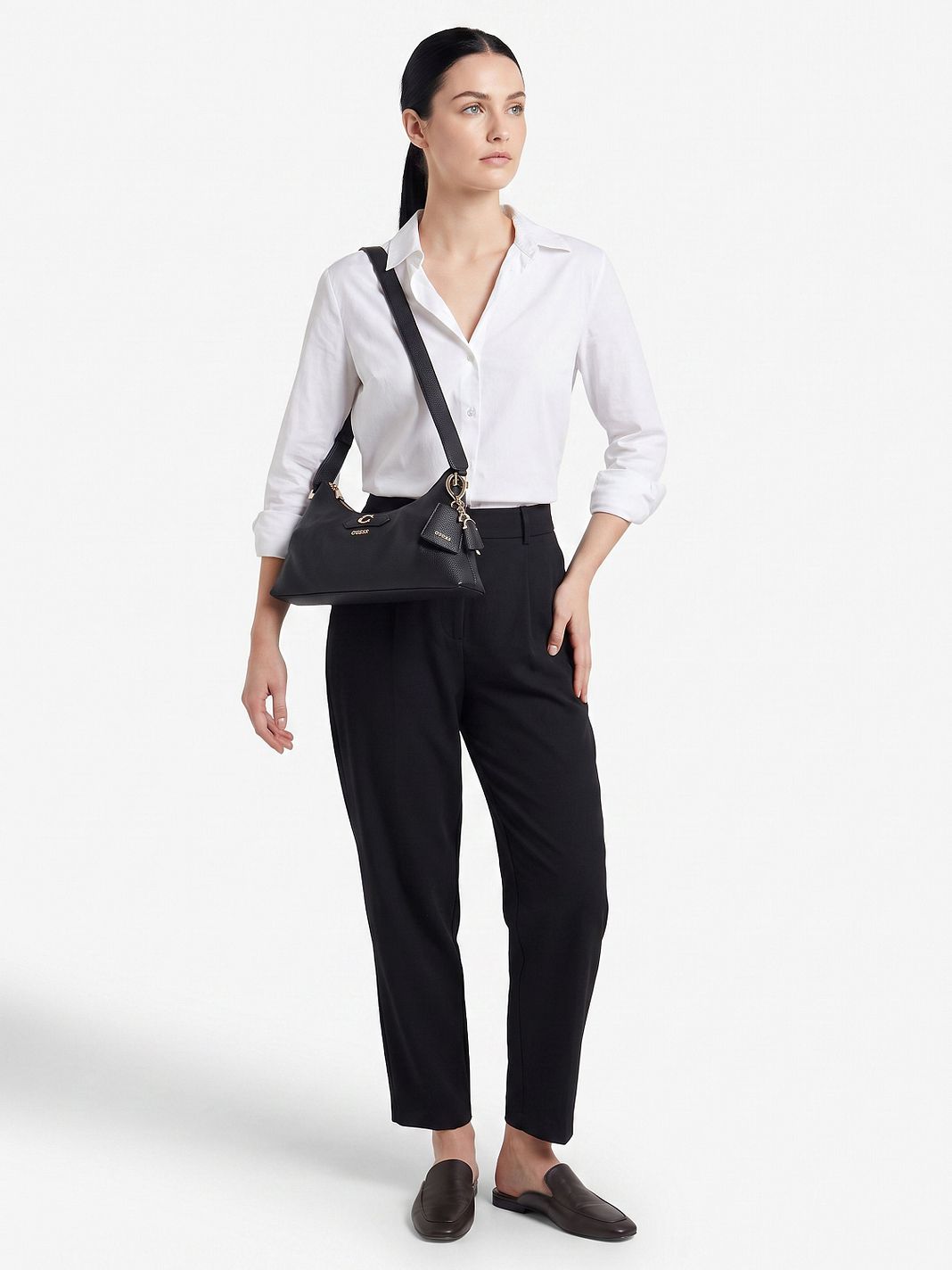 Guess Suzy Olkalaukku 32 cm Guess Suzy Olkalaukku 32 cm