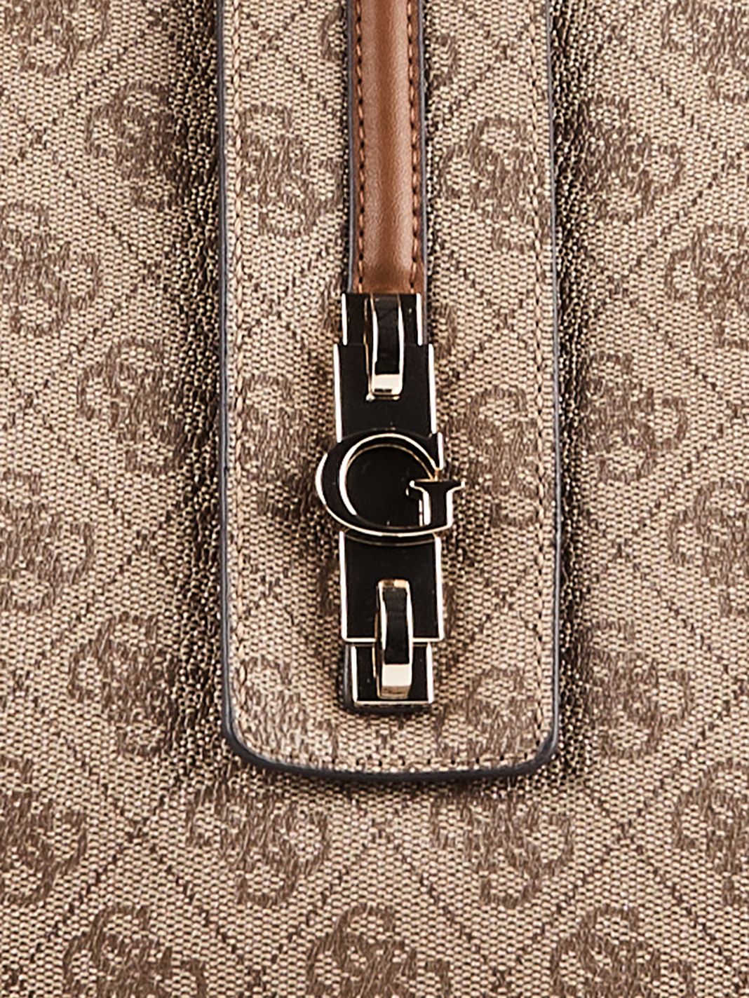 Guess Yvonne Skuldertaske 46 cm