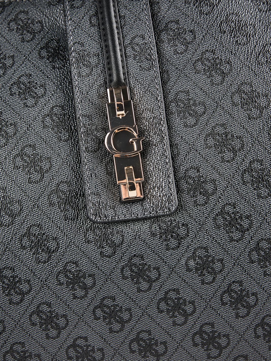 Guess Yvonne Skuldertaske 46 cm