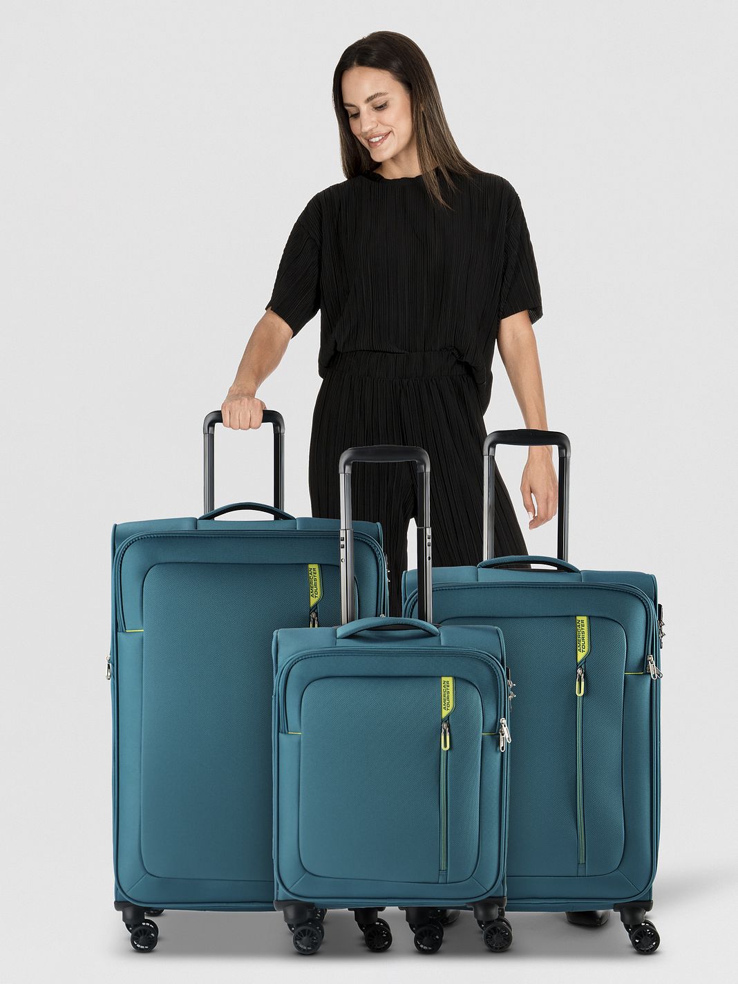 American Tourister Nitestream 4-hjulig Resväskeset 3-delad med expansionsveck American Tourister Nitestream 4-hjulig Resväskeset 3-delad med expansionsveck