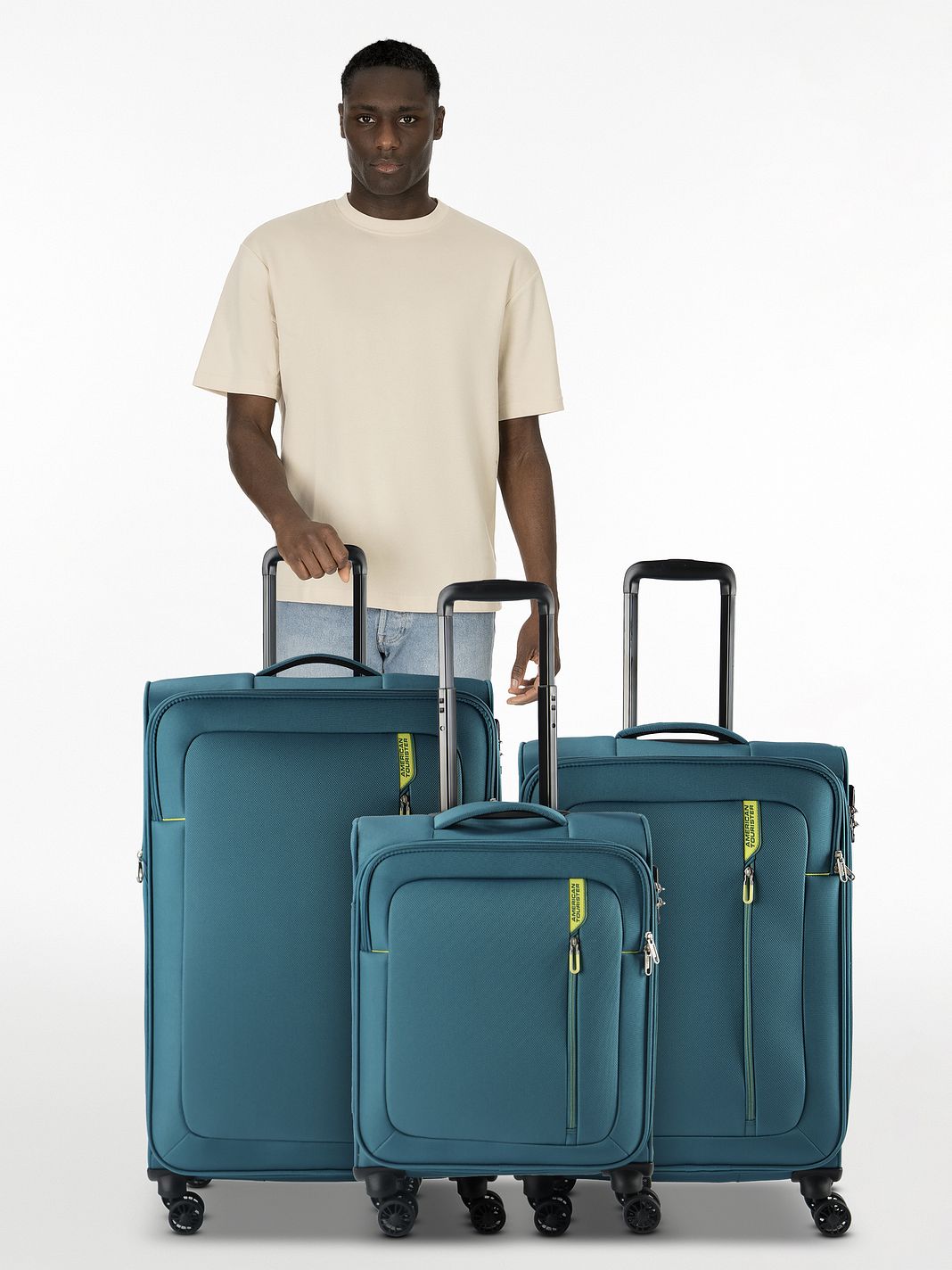 American Tourister Nitestream 4-hjulig Resväskeset 3-delad med expansionsveck American Tourister Nitestream 4-hjulig Resväskeset 3-delad med expansionsveck