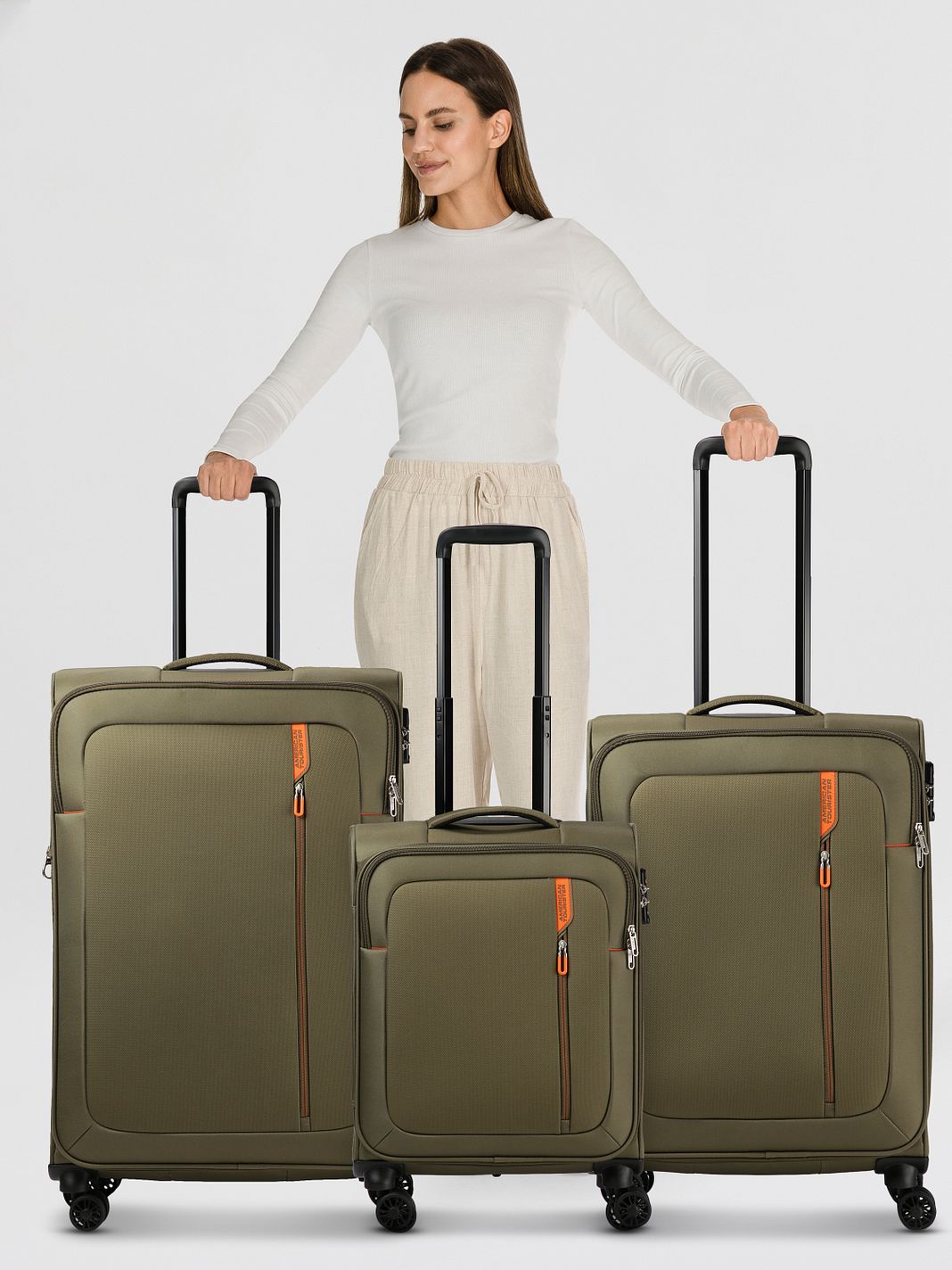American Tourister Nitestream 4-hjulig Resväskeset 3-delad med expansionsveck American Tourister Nitestream 4-hjulig Resväskeset 3-delad med expansionsveck