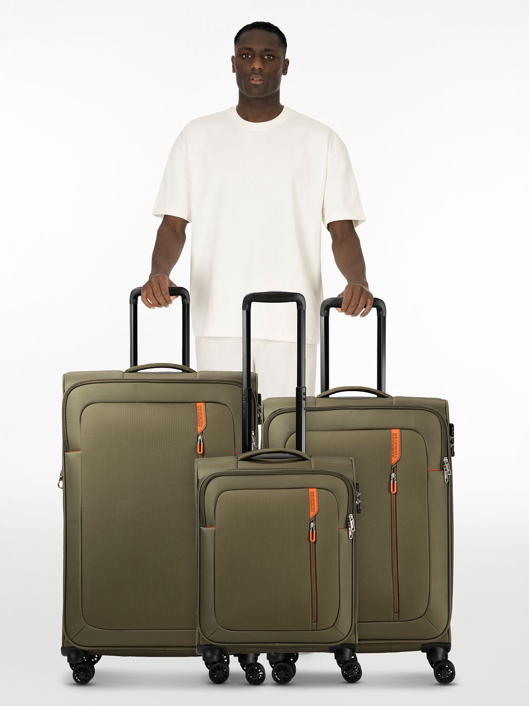 American Tourister Nitestream 4-hjulig Resväskeset 3-delad med expansionsveck American Tourister Nitestream 4-hjulig Resväskeset 3-delad med expansionsveck