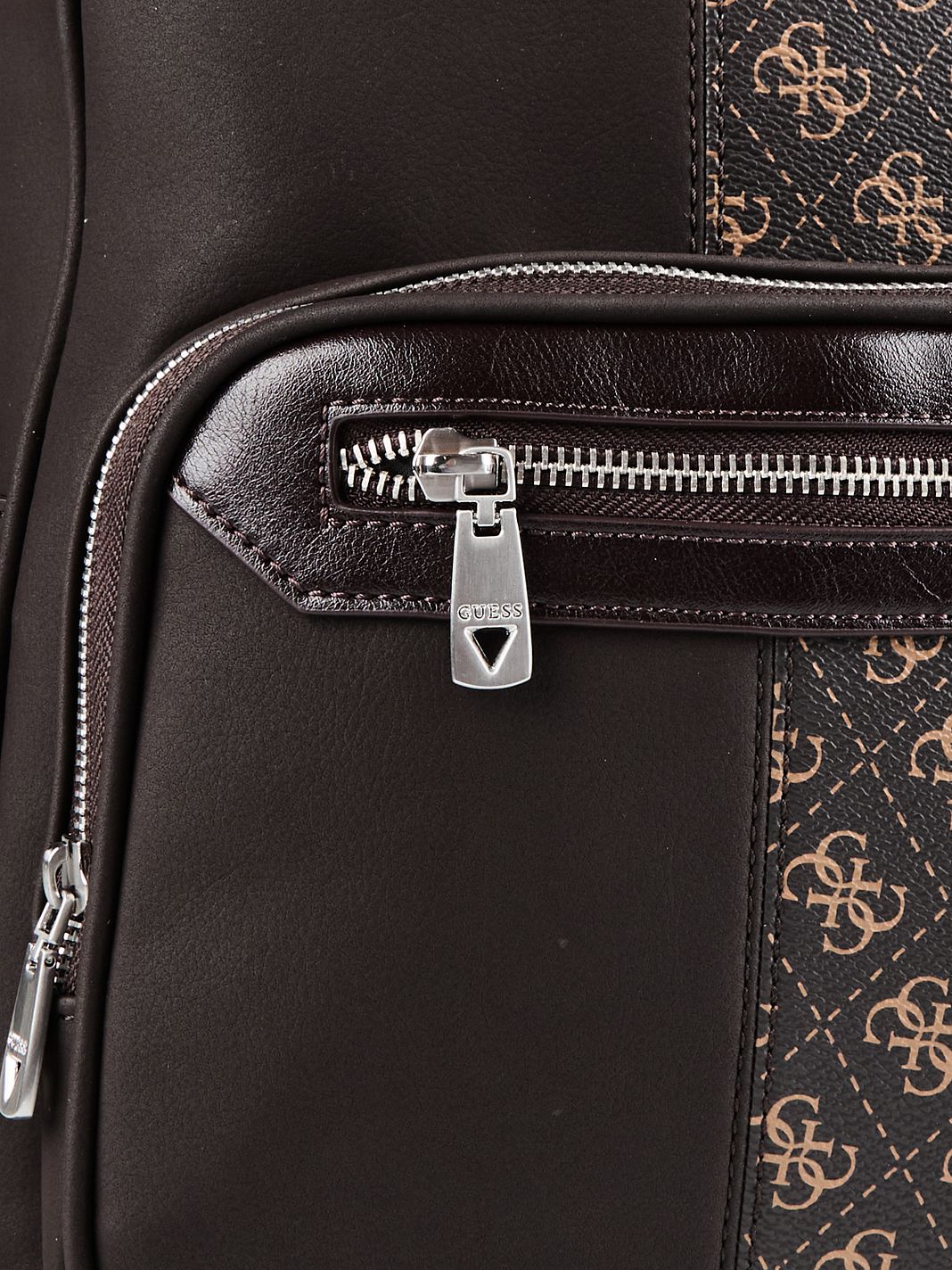 Guess Sydney Dagsryggsäck 43 cm Guess Sydney Dagsryggsäck 43 cm