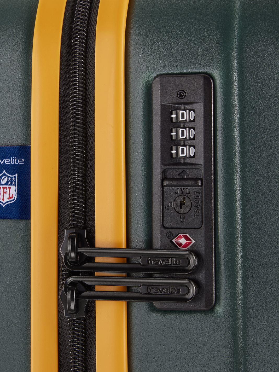 Travelite travelite x NFL 4-pyöräinen Matkalaukkusetti 3-osainen Laajennettava Travelite travelite x NFL 4-pyöräinen Matkalaukkusetti 3-osainen Laajennettava