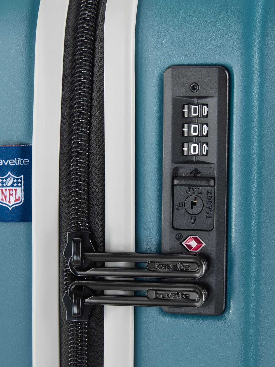 Travelite travelite x NFL 4-pyöräinen vetolaukku L 76 cm Travelite travelite x NFL 4-pyöräinen vetolaukku L 76 cm