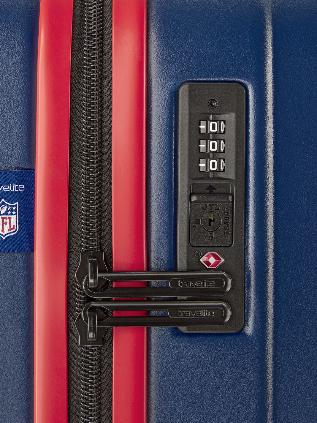 Travelite travelite x NFL 4-pyöräinen vetolaukku L 76 cm Travelite travelite x NFL 4-pyöräinen vetolaukku L 76 cm