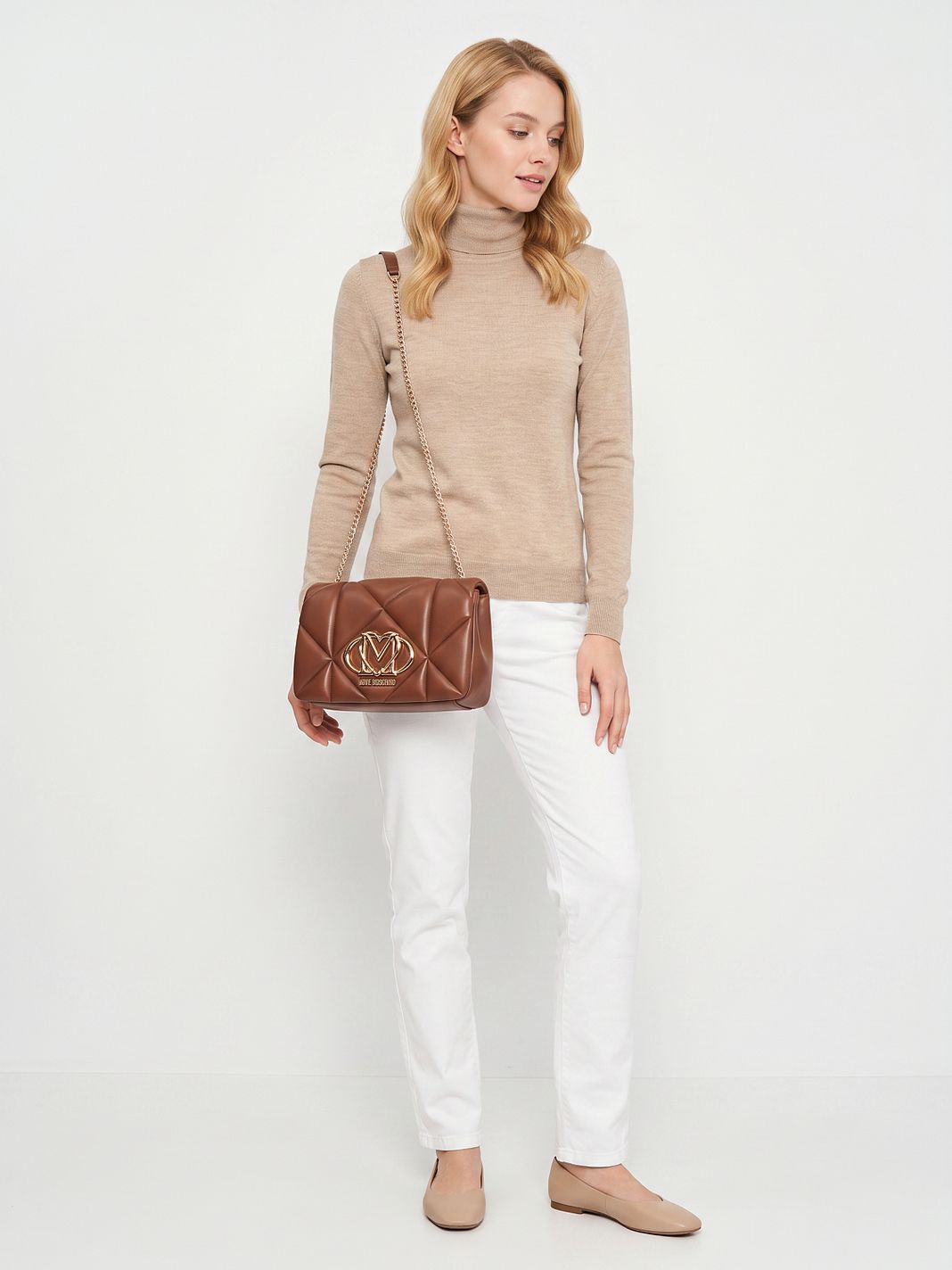 Love Moschino Smart Daily Crossbody-laukku 24 cm Love Moschino Smart Daily Crossbody-laukku 24 cm