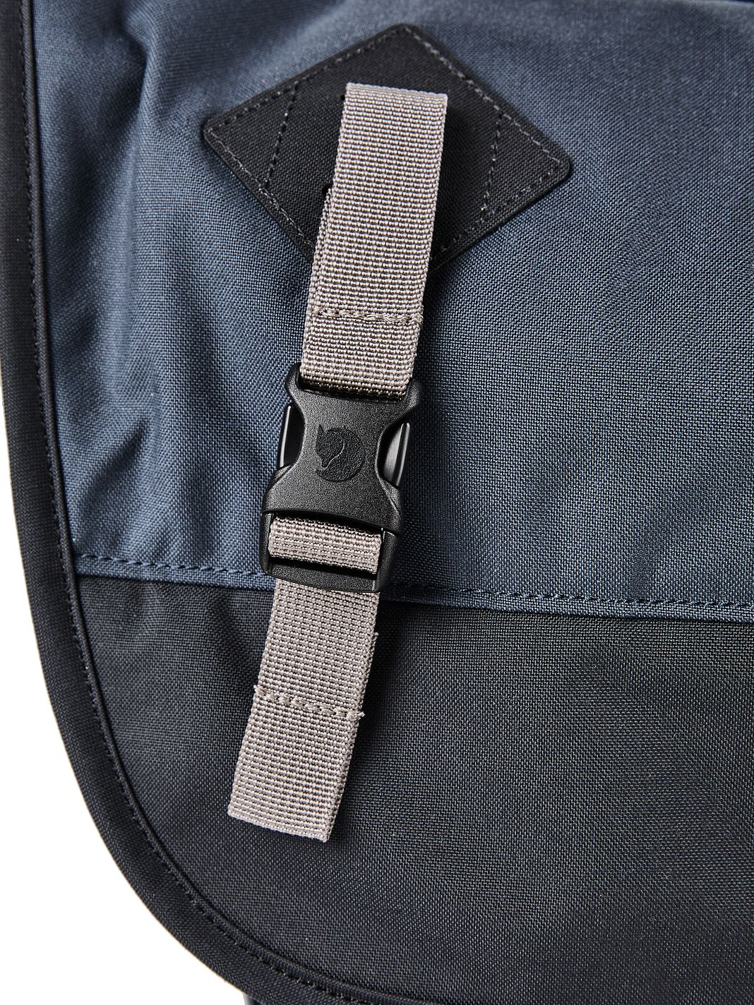 Fjällräven Vardag Borsa messenger 39 cm Vano porta PC Fjällräven Vardag Borsa messenger 39 cm Vano porta PC