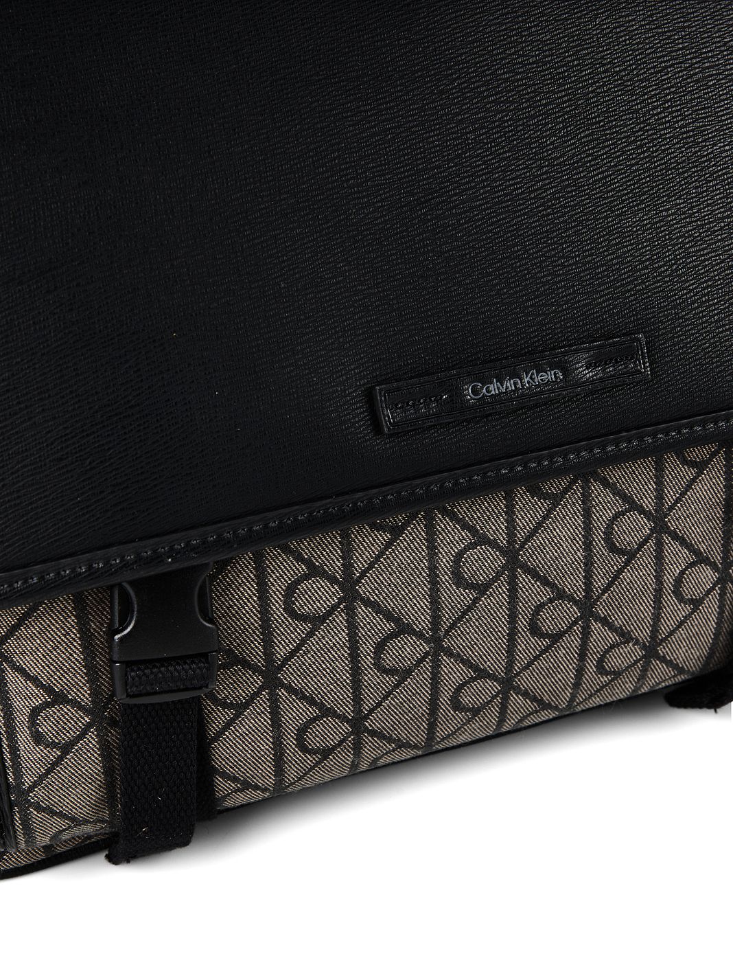 Calvin Klein Emblem Borsa a tracolla 34 cm
