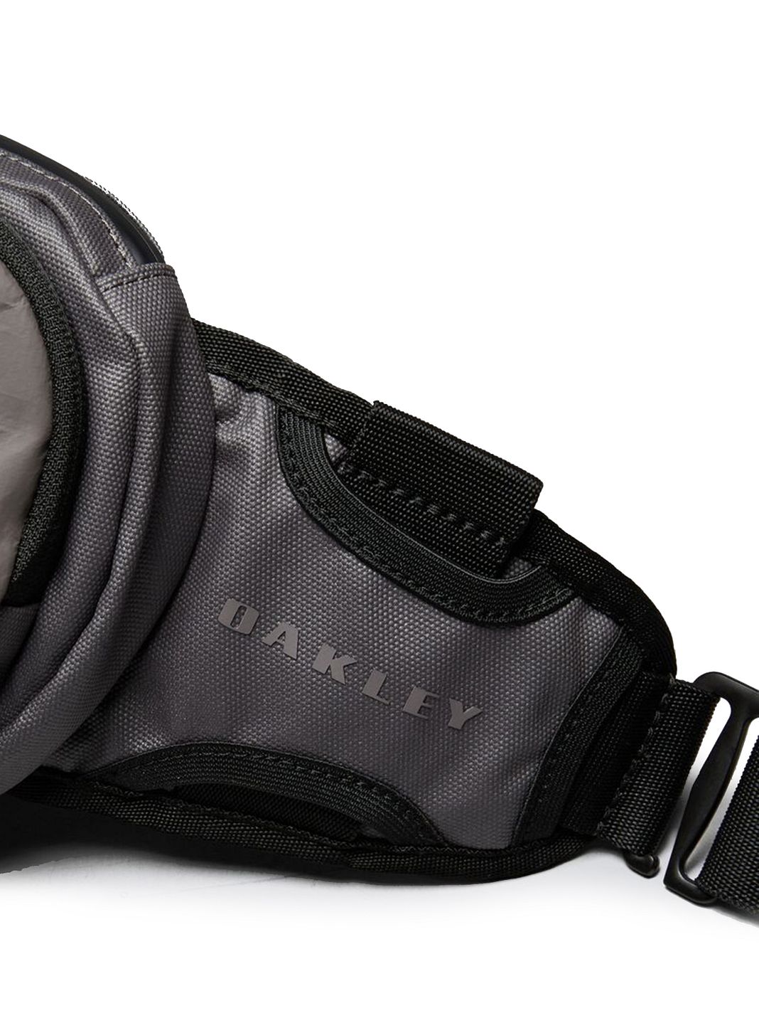 Oakley Latitude 34 cm Oakley Latitude 34 cm