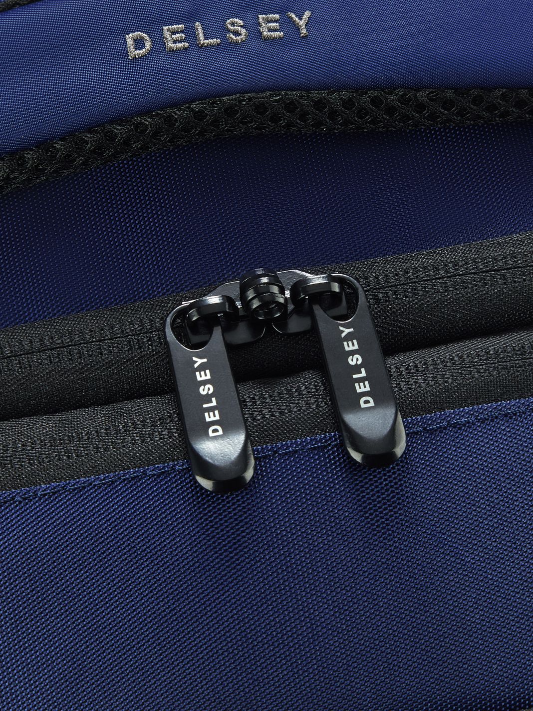 Delsey Paris DLC 2.0 Daypack 44 cm Laptoprum Delsey Paris DLC 2.0 Daypack 44 cm Laptoprum