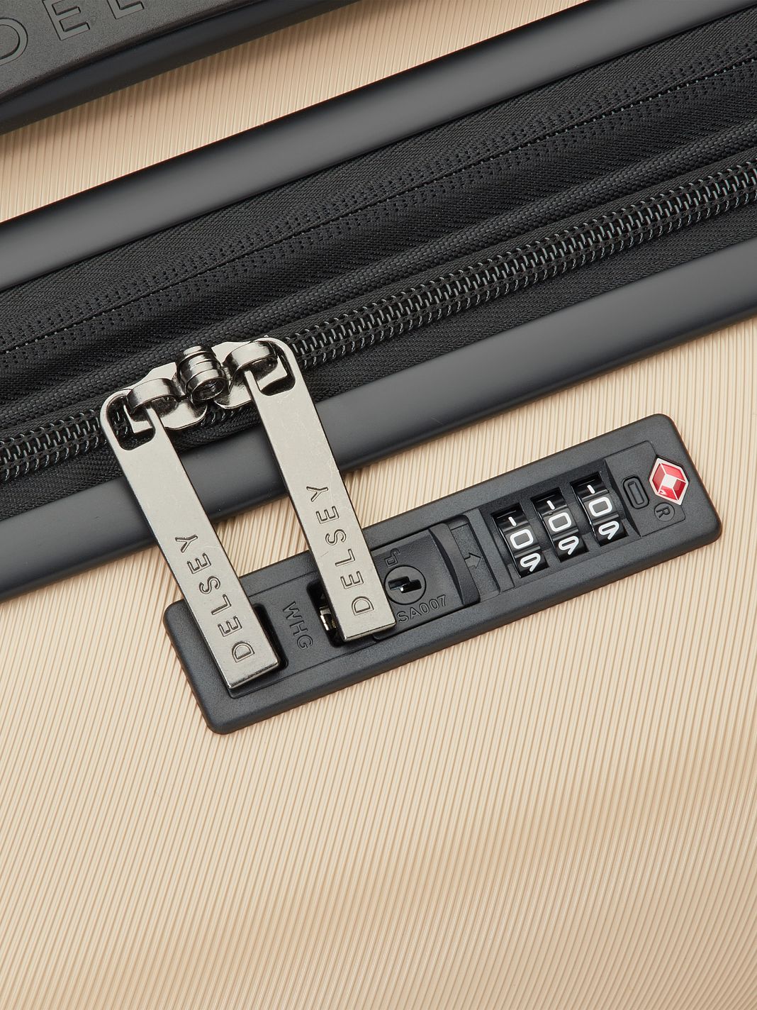 Delsey Paris Air Armour 4 kolečka Sada kufrů 3-dílný Rozšiřitelný Delsey Paris Air Armour 4 kolečka Sada kufrů 3-dílný Rozšiřitelný