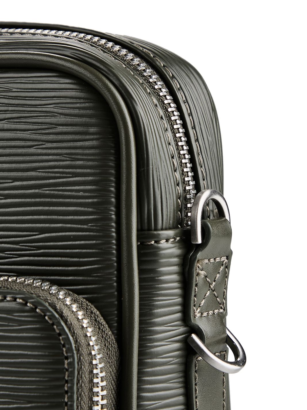 Guess Milano Crossbody taška 23 cm