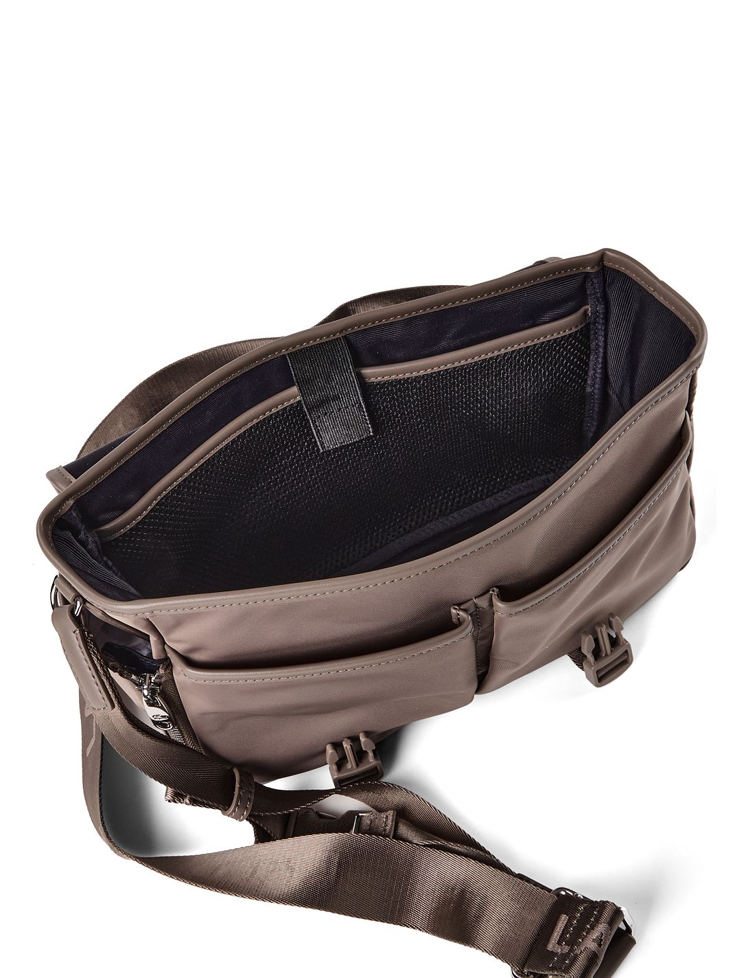 Lacoste Lacoste Classics Messenger taška 30.5 cm Lacoste Lacoste Classics Messenger taška 30.5 cm