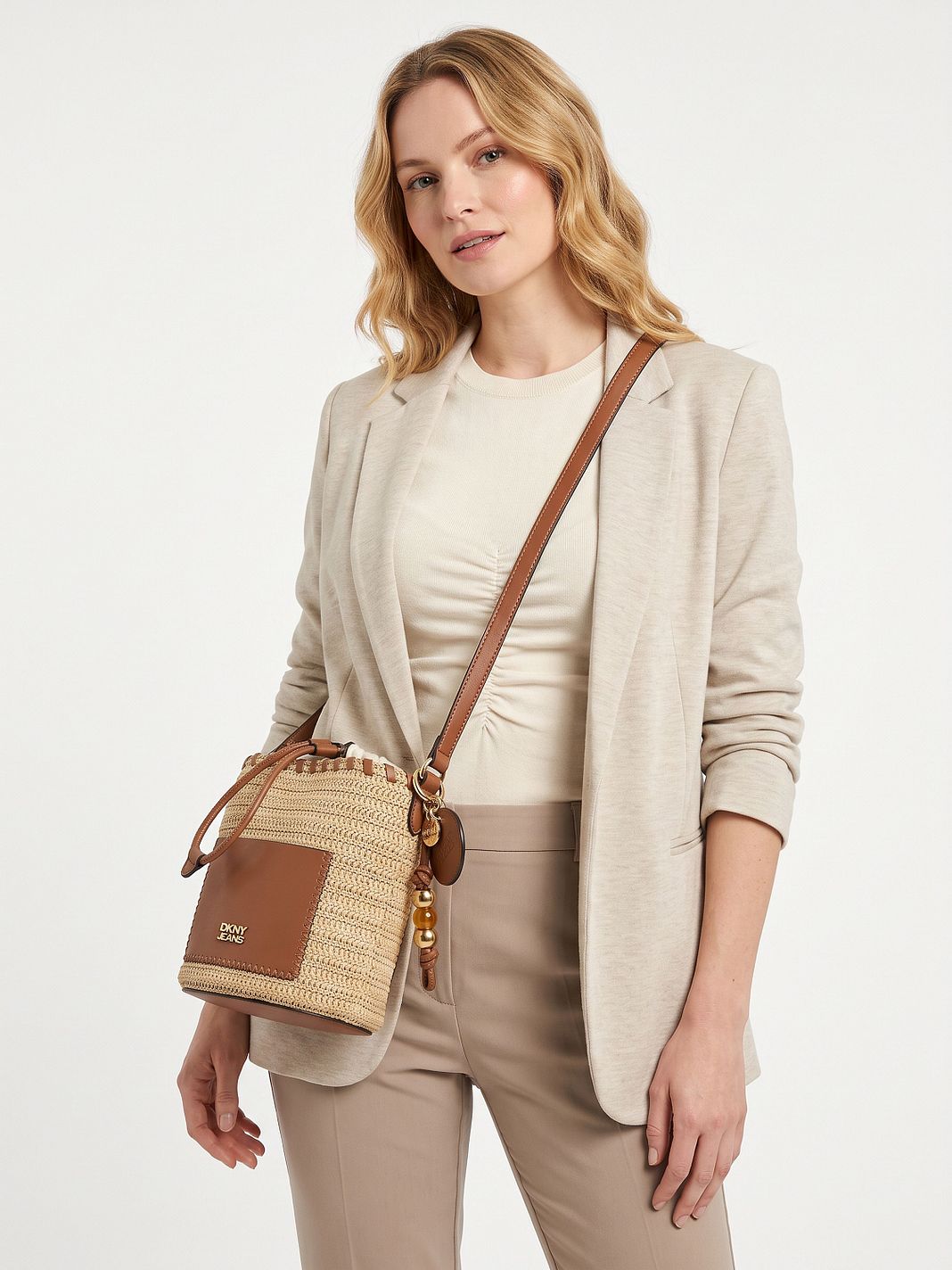 DKNY Rocco Vaková kabelka 19 cm DKNY Rocco Vaková kabelka 19 cm