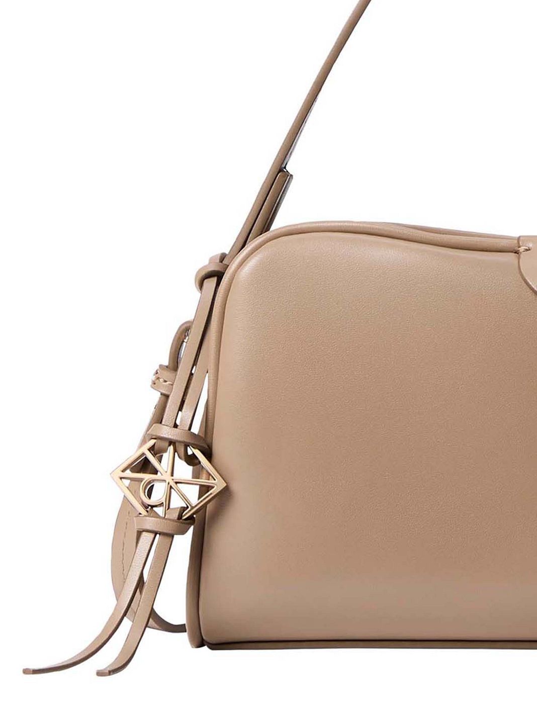 Calvin Klein Embossed Skuldertaske 24.5 cm Calvin Klein Embossed Skuldertaske 24.5 cm