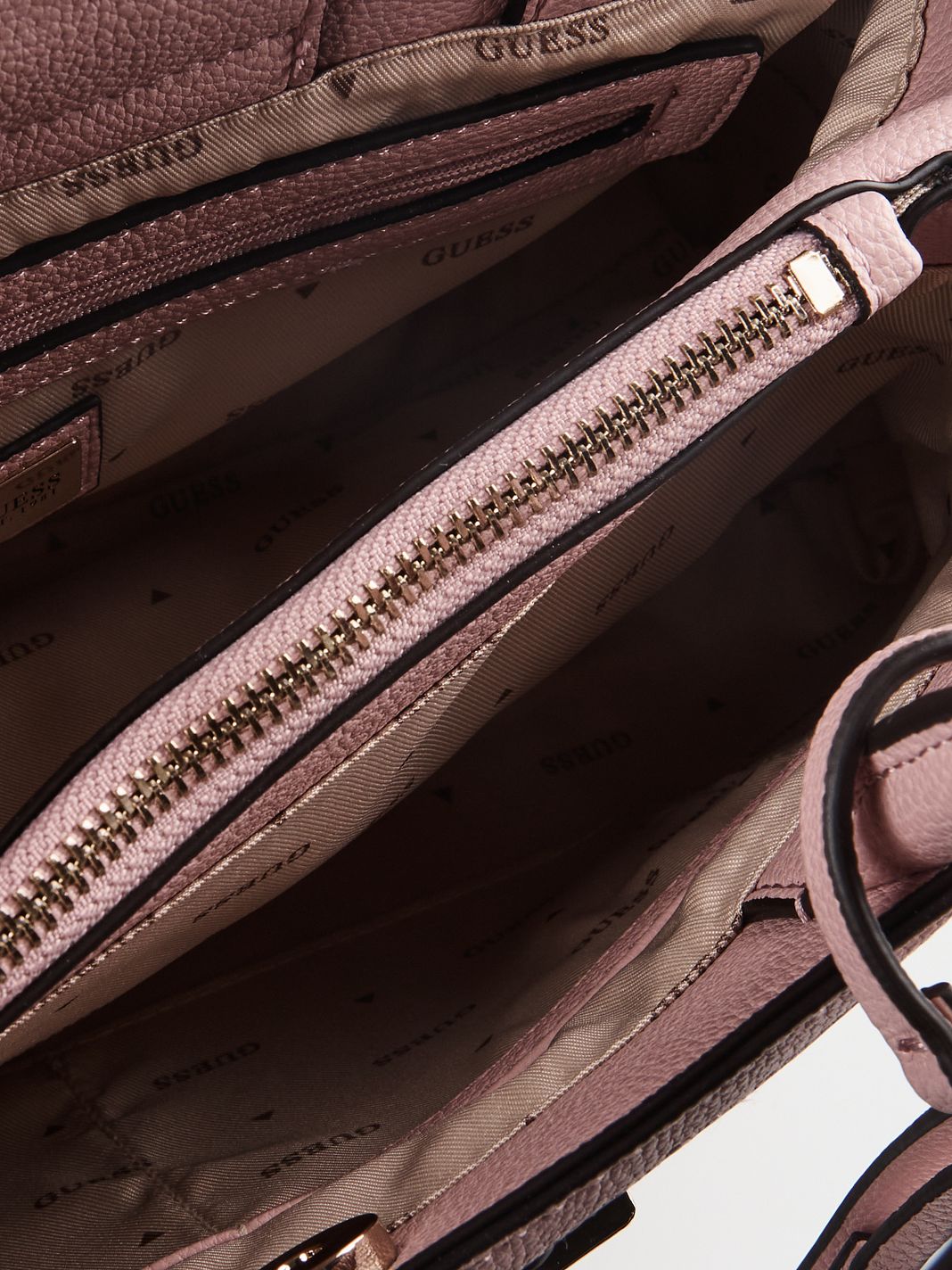Guess Lindsey Kabelka 36 cm Guess Lindsey Kabelka 36 cm