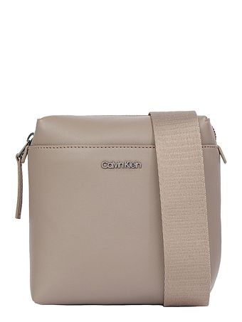 Calvin Klein Clean Essential Skuldertaske 15.5 cm