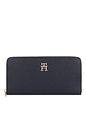 Tommy Hilfiger TH Emblem Geldbörse 19 cm - space blue Tommy Hilfiger TH Emblem Geldbörse 19 cm