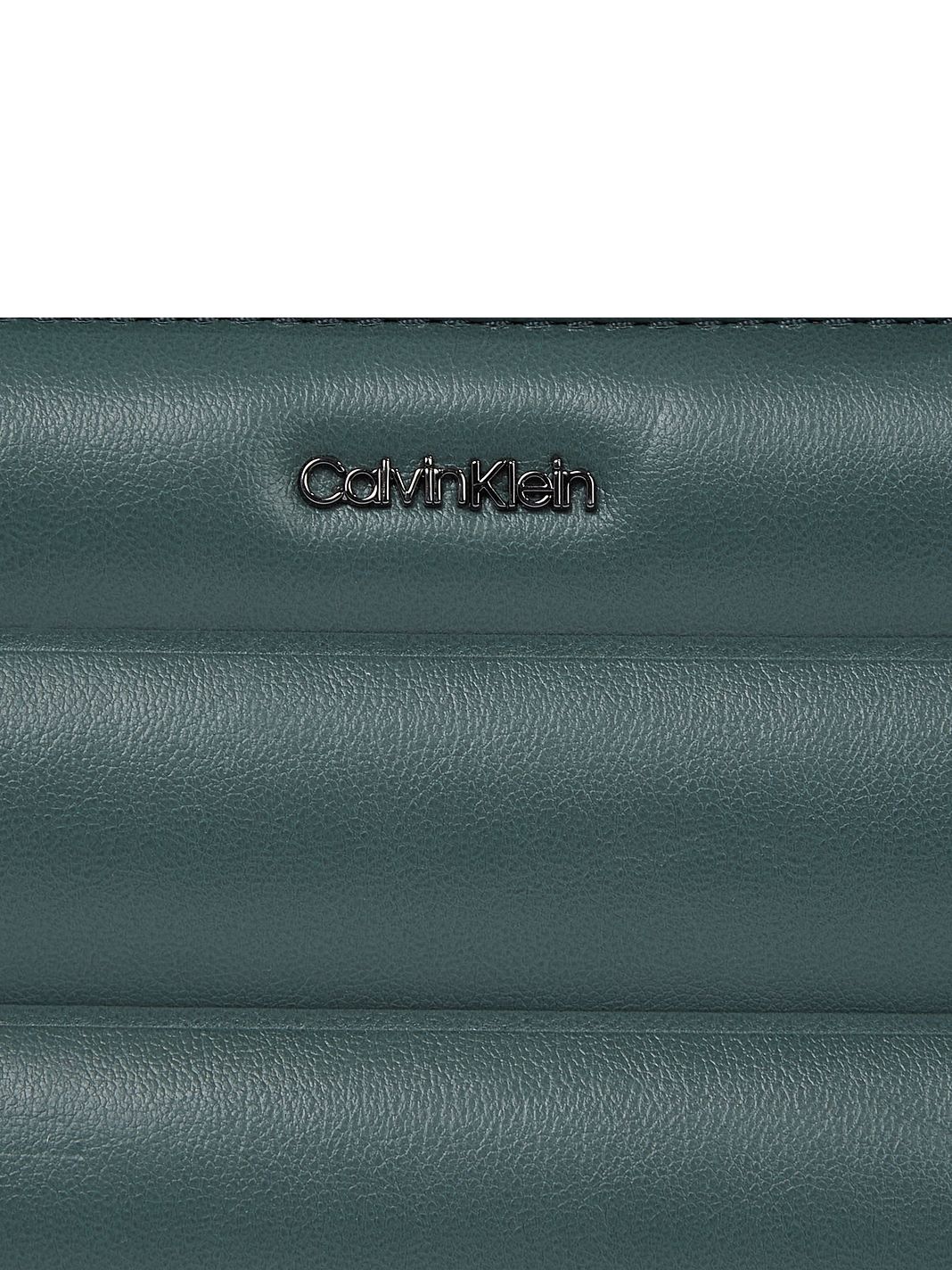 Calvin Klein Line Quilt Handväska 19.5 cm Calvin Klein Line Quilt Handväska 19.5 cm