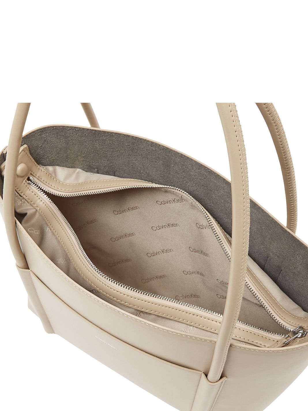 Calvin Klein CK Essential Olkalaukku 20 cm Calvin Klein CK Essential Olkalaukku 20 cm