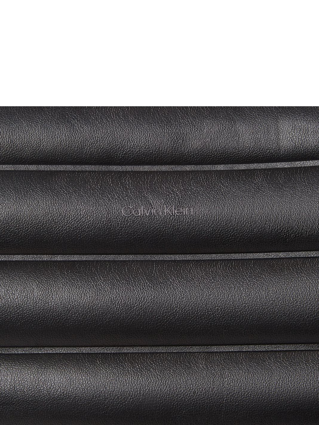 Calvin Klein Line Quilt Olkalaukku 38 cm Calvin Klein Line Quilt Olkalaukku 38 cm