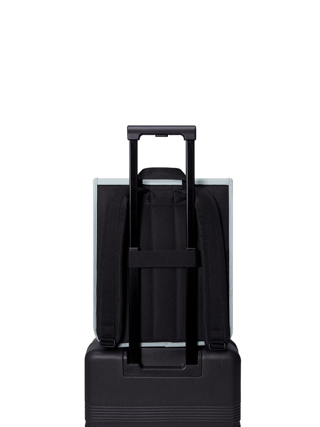 Ucon Acrobatics Lotus Infinity Kumo Medium Daypack 41 cm Vano porta PC Ucon Acrobatics Lotus Infinity Kumo Medium Daypack 41 cm Vano porta PC
