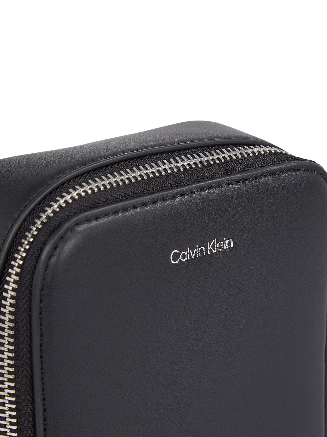 Calvin Klein CK Sleek Crossbody-laukku 13 cm Calvin Klein CK Sleek Crossbody-laukku 13 cm