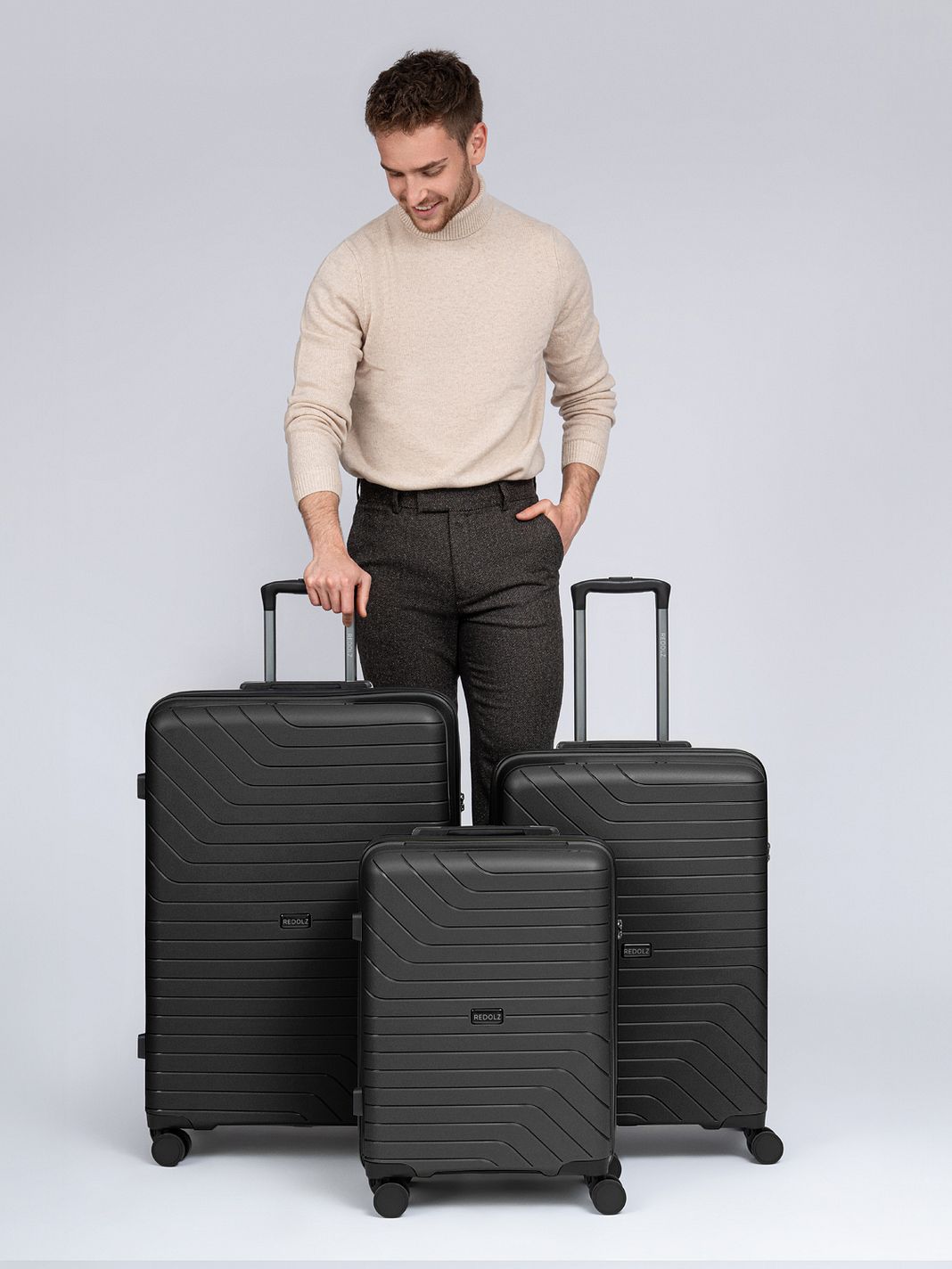 Redolz Essentials 05 3-SET 4 ruote Set di valigie 3 pezzi Redolz Essentials 05 3-SET 4 ruote Set di valigie 3 pezzi