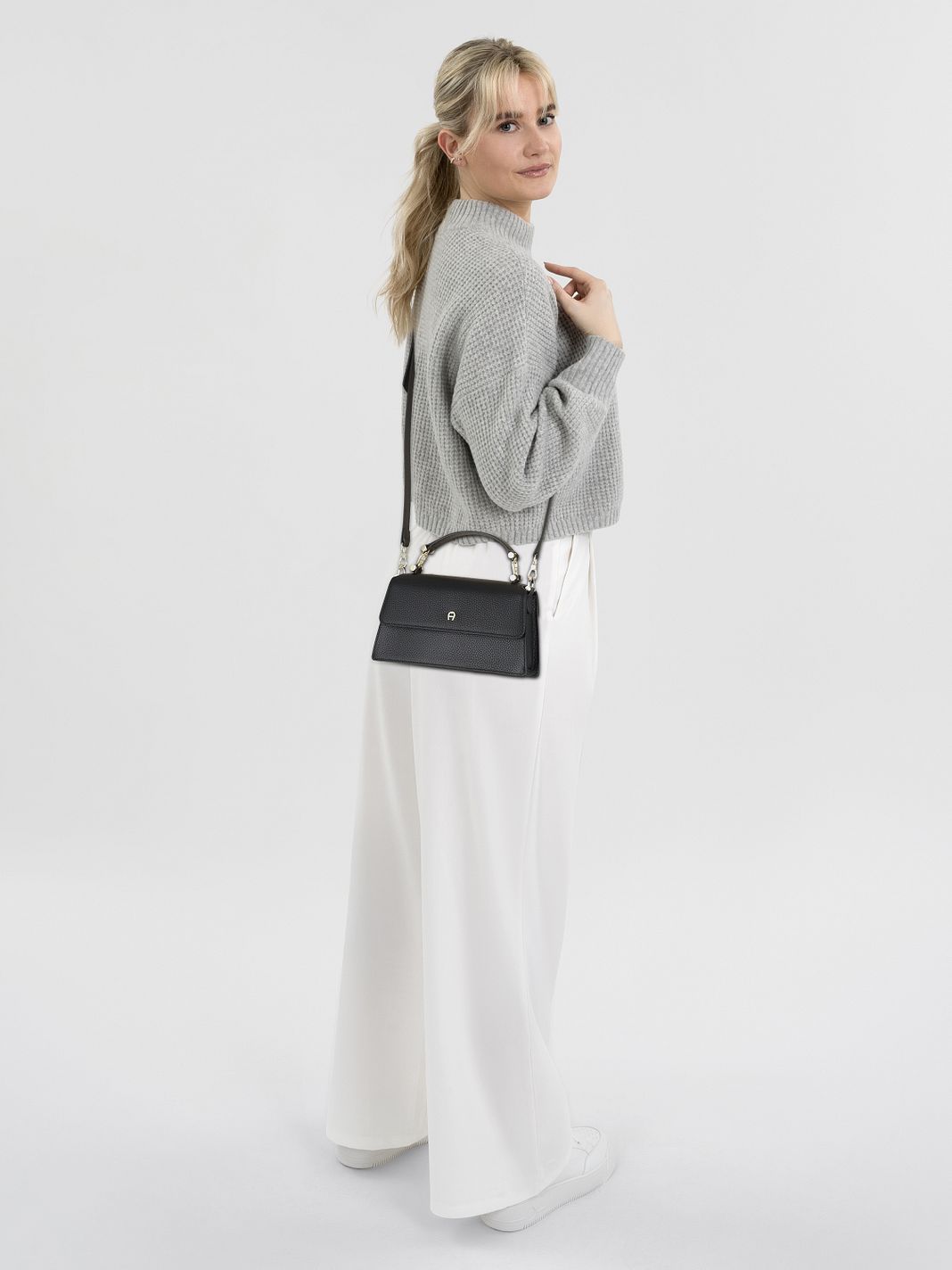 AIGNER Delia Håndtaske Læder 23 cm AIGNER Delia Håndtaske Læder 23 cm