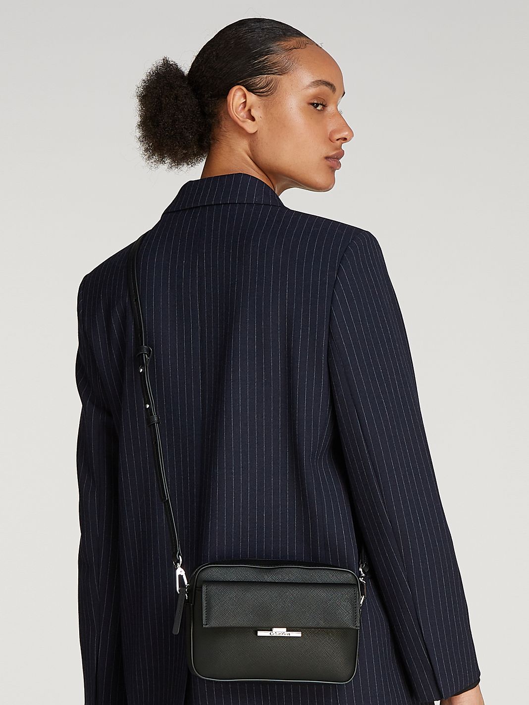Calvin Klein CK Linear Borsa a tracolla 20.5 cm Calvin Klein CK Linear Borsa a tracolla 20.5 cm