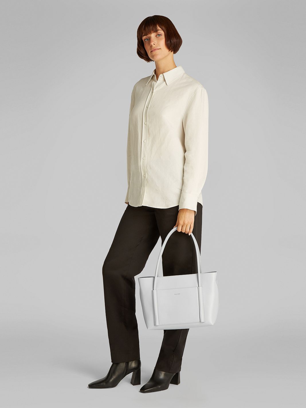 Calvin Klein CK Essential Olkalaukku 20 cm Calvin Klein CK Essential Olkalaukku 20 cm