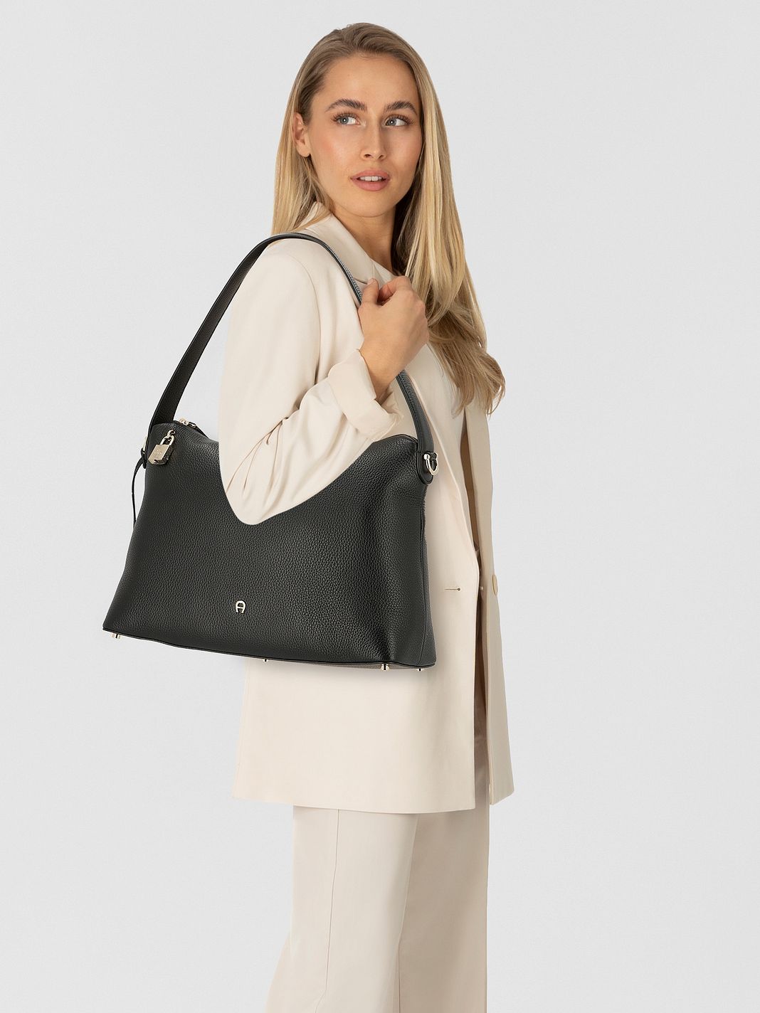 AIGNER Delia Borsa a spalla Vera Pelle 35 cm AIGNER Delia Borsa a spalla Vera Pelle 35 cm