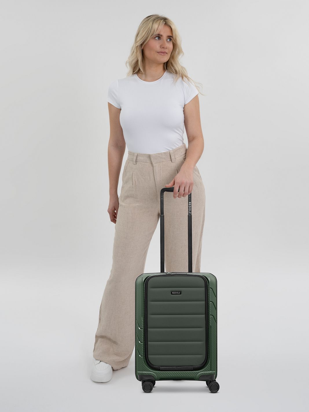 Redolz Essentials 17 Trolley cabina a 4 ruote da 55 cm con scomparto morbido per laptop Redolz Essentials 17 Trolley cabina a 4 ruote da 55 cm con scomparto morbido per laptop