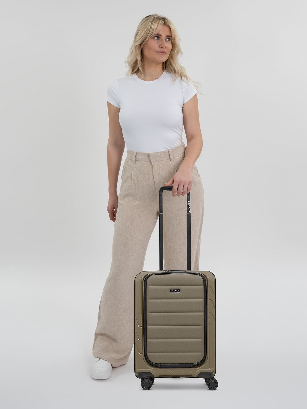 Redolz Essentials 17 Trolley cabina a 4 ruote da 55 cm con scomparto morbido per laptop Redolz Essentials 17 Trolley cabina a 4 ruote da 55 cm con scomparto morbido per laptop
