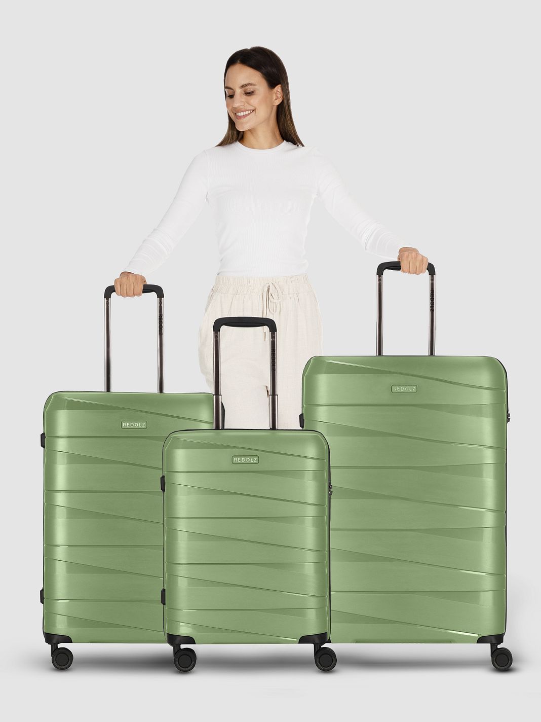 Redolz Essentials 10 3-SET 4 ruote Set di valigie 3 pezzi Redolz Essentials 10 3-SET 4 ruote Set di valigie 3 pezzi
